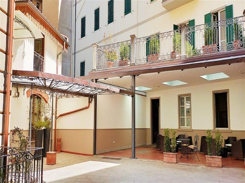 Embassy Florencia