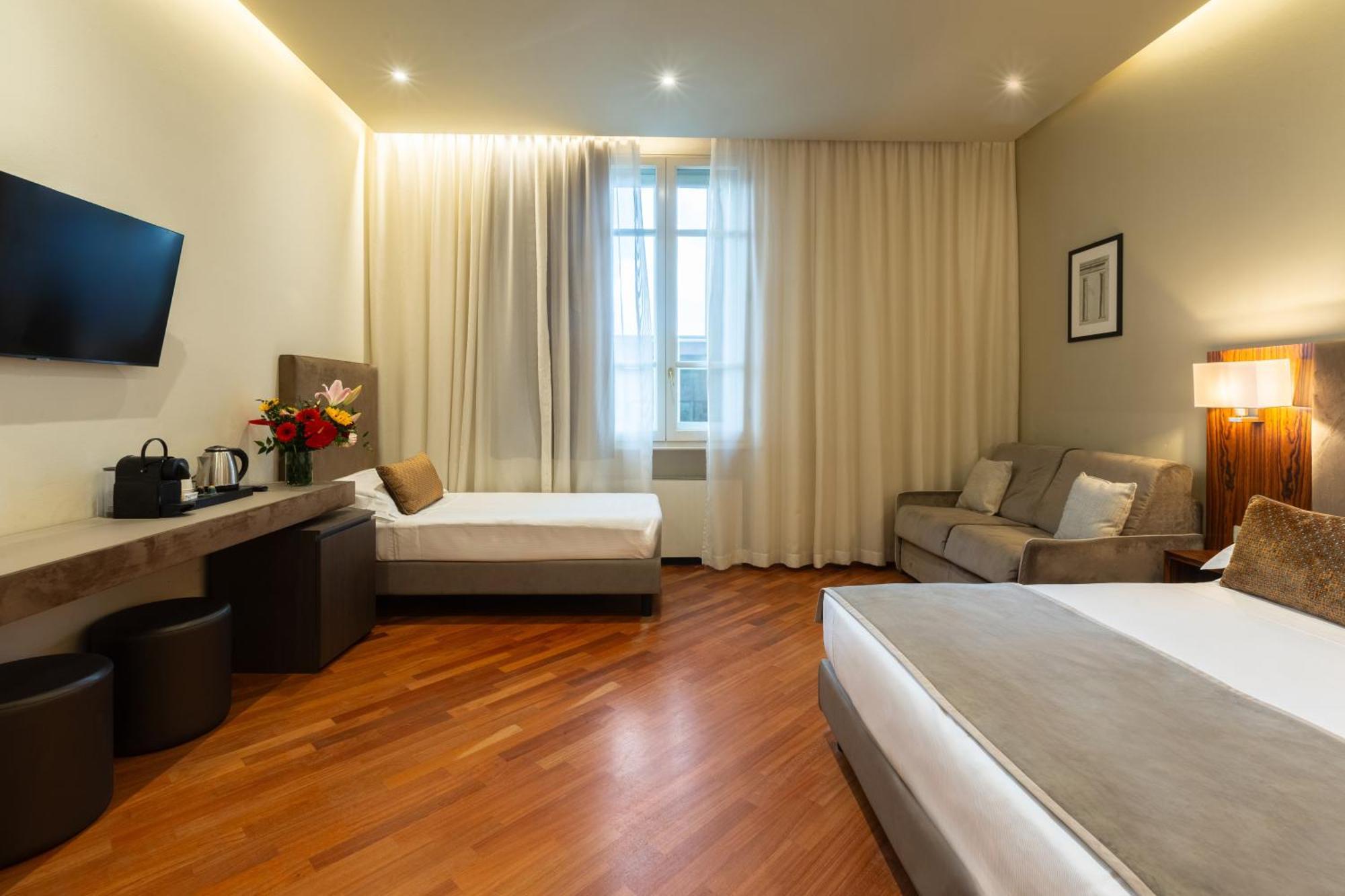 Embassy Hotel 4*